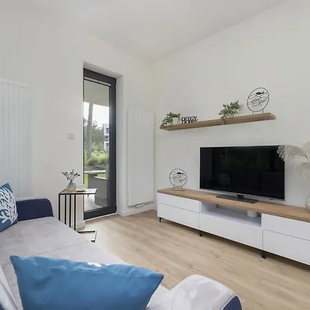 Stylish With Parking Shellter Renters Prestige *